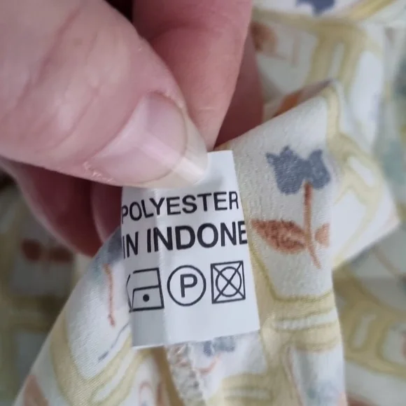 U&I, button-up top, pale yellow with floral print, size 16 - Picture 8 of 9